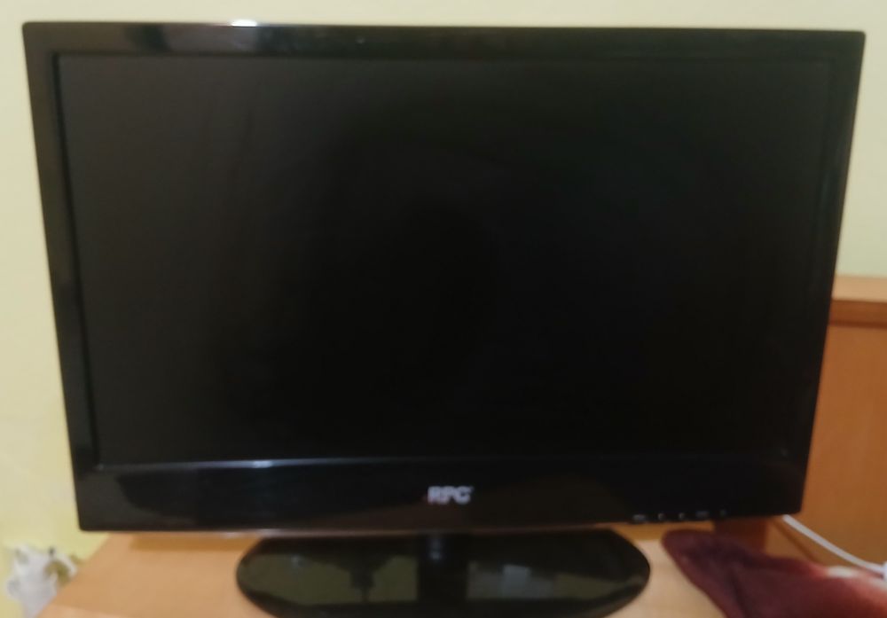 Vând urgent  monitor led 19 inchi  marca  RPC