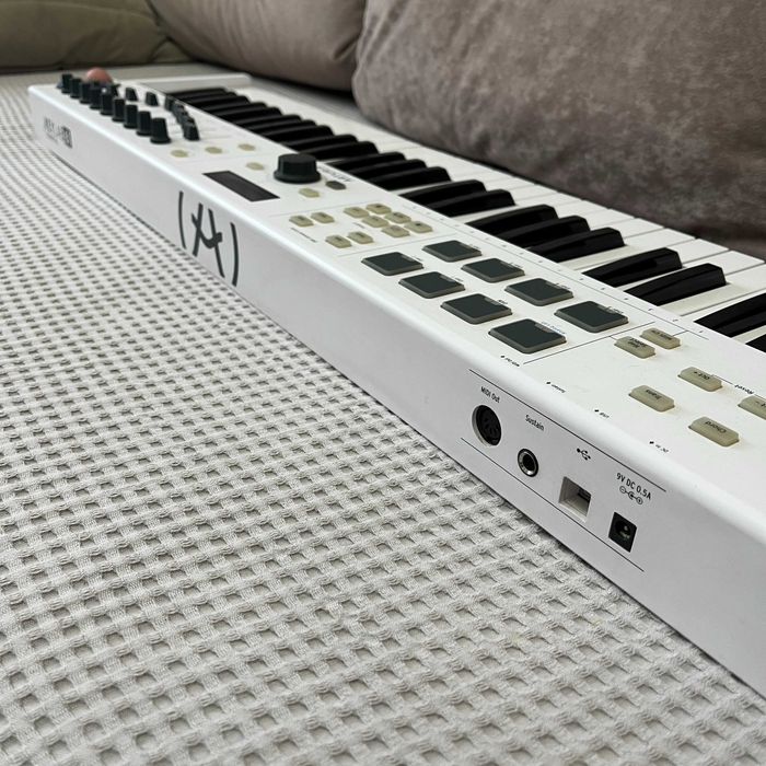 Arturia KeyLab Essential 61 + чехол — отличное состояние