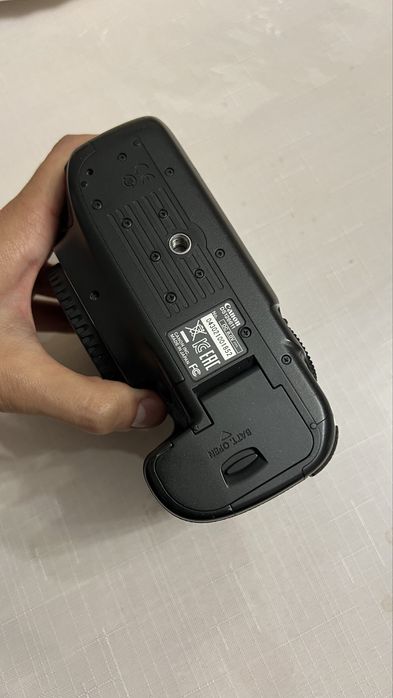 Продаю профессиональную камеру Canon 5DsR