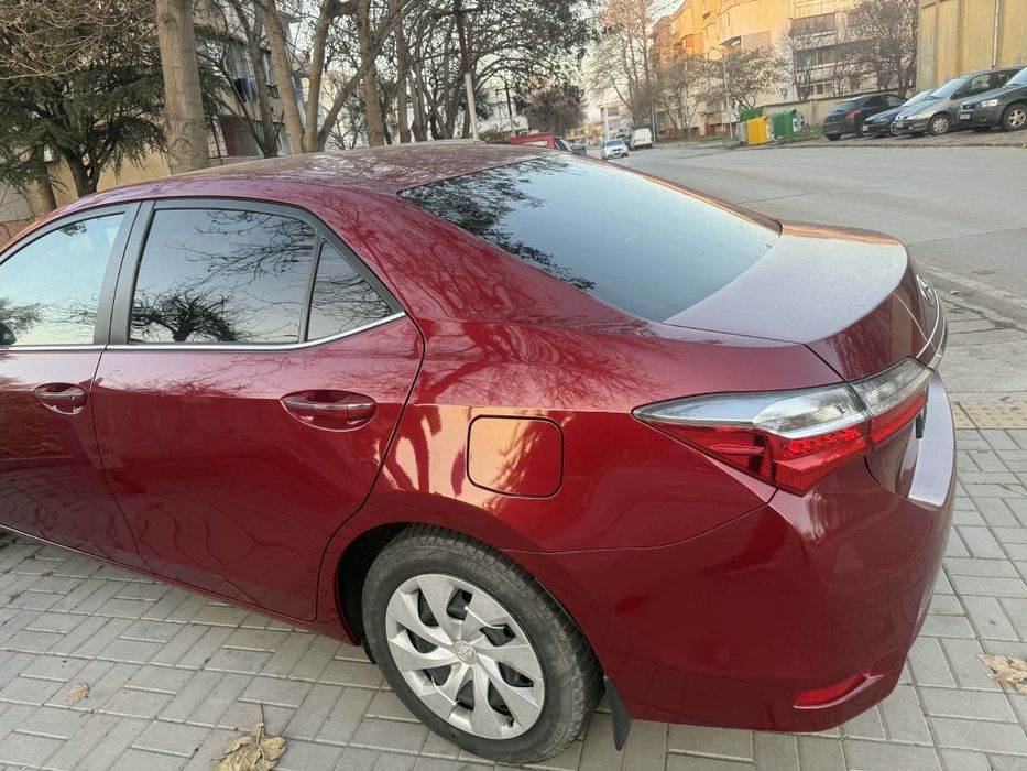 Продавам автомобил Toyota Corolla