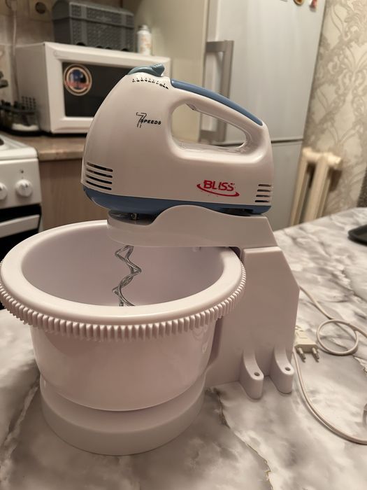 Продам миксер с чашкой в комплекте