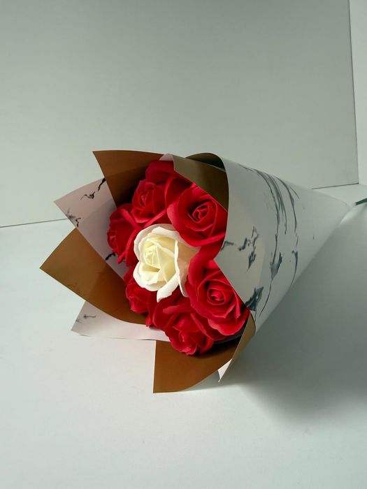 Mărțișor Deosebit - Buchet 7 Trandafiri sapun