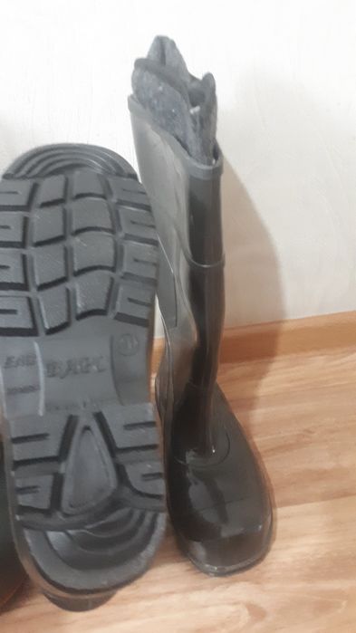 Резиновые сапоги только остались