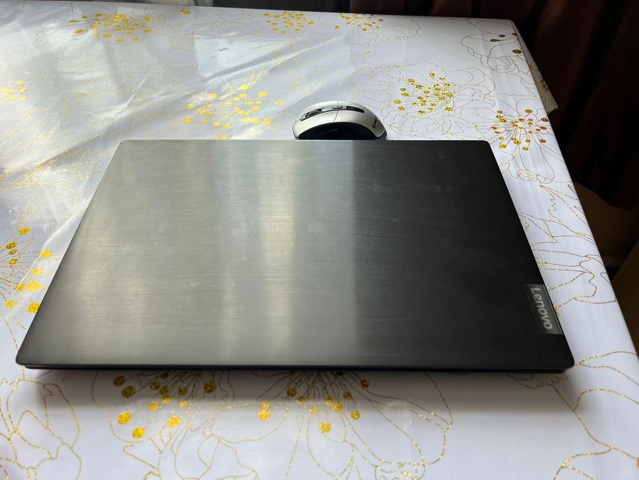 Ноутбук          lenova