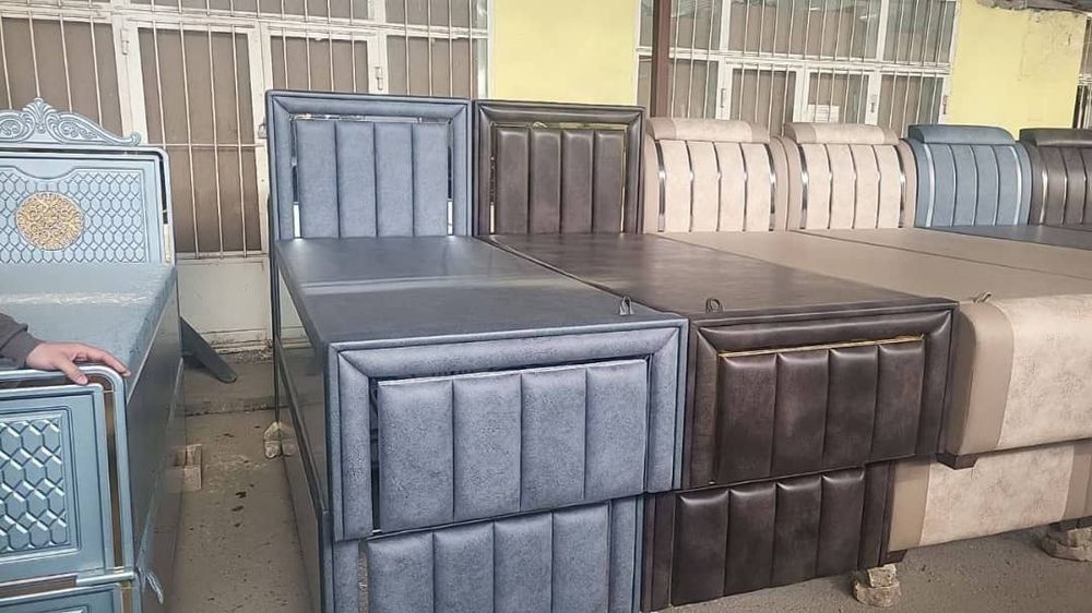 Спальный гарнитур. Мебельный диван кресло стол стул продаются