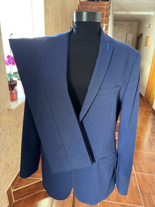 Costum Zara Albastru marimea 50 , purtat de 4 ori