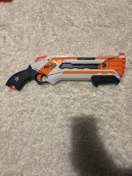 Nerf оръжия и пистолети