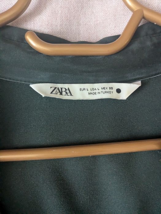 Платье Zara атласное, темно зеленое