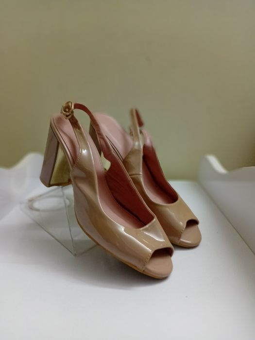 Tufli sotiladi pachti yengide kop kiyilmagan