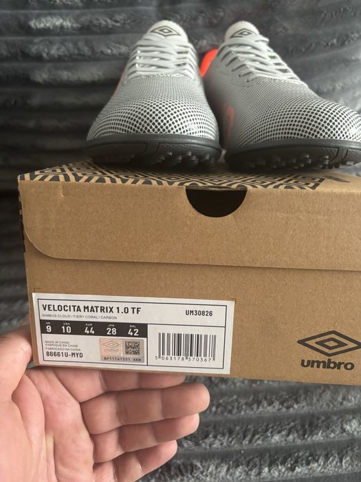 Adidasi fotbal 44 si 42.5