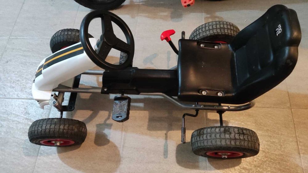 картинг кола с педали и надуваеми гуми