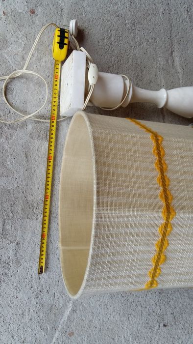 lampă marmoră albă.