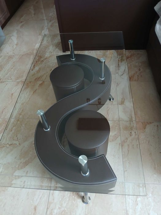 Холна маса със стъклен плот