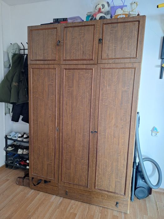 Шкаф для одежды.