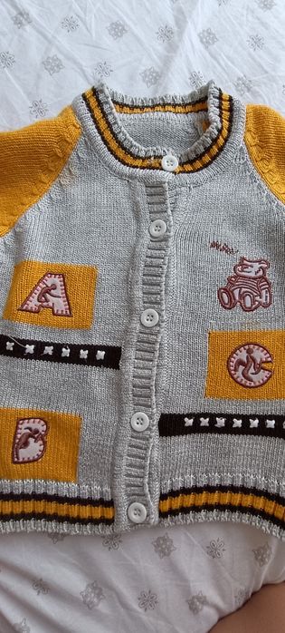 Pulover pentru copii de 5-6 ani nou nouț.