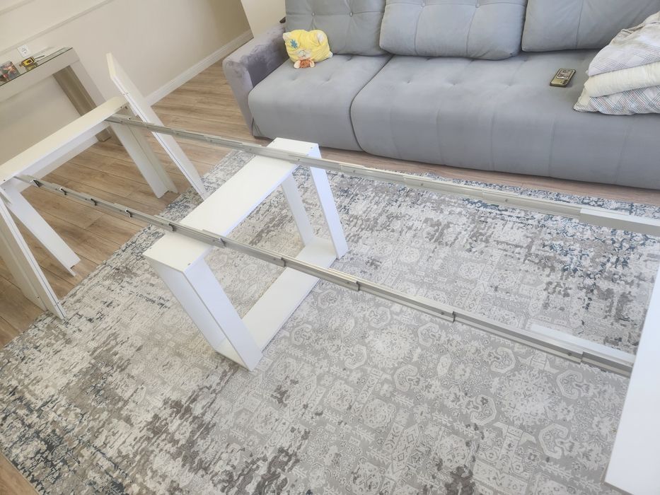 Стол белый. Консоль-трансформер