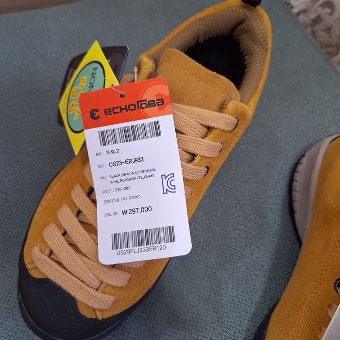 Кроссовки спортивные