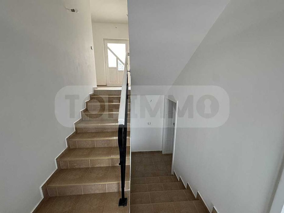 Просторна къща с басейн в село Рогачево