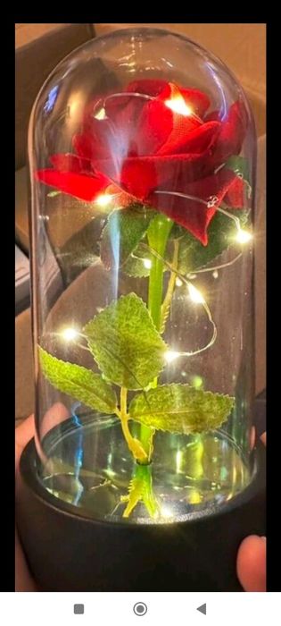 Светеща роза в стъкленица