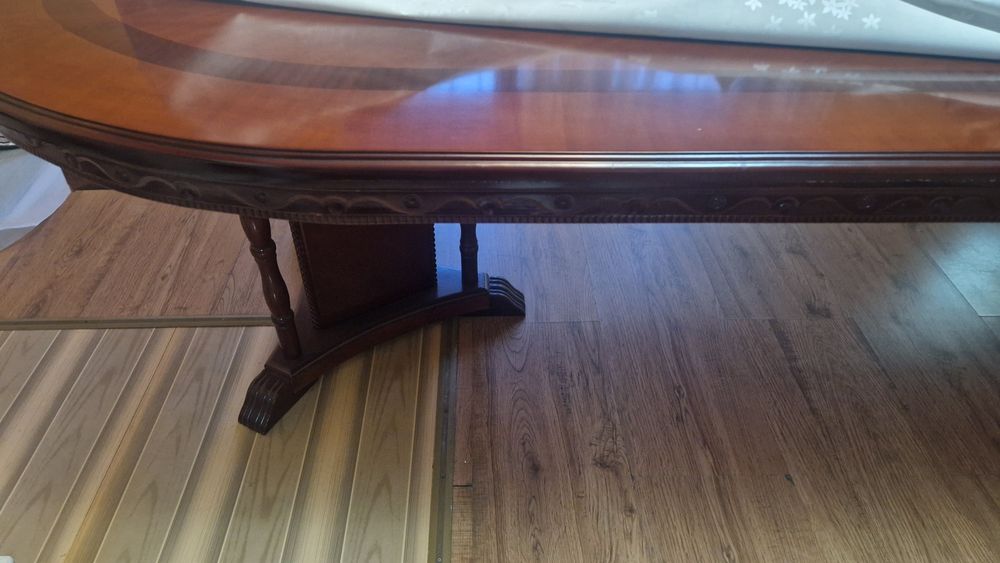 Продам обеденный стол