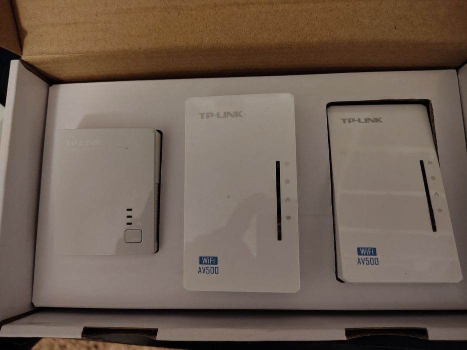 Кит - интернет през ел. мрежата с 2 броя Power Line TP-Link TL-WPA4220