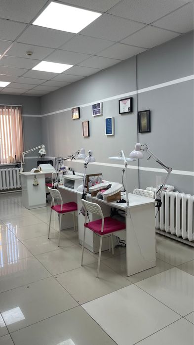 Сдам в аренду 2 стола под Маникюр