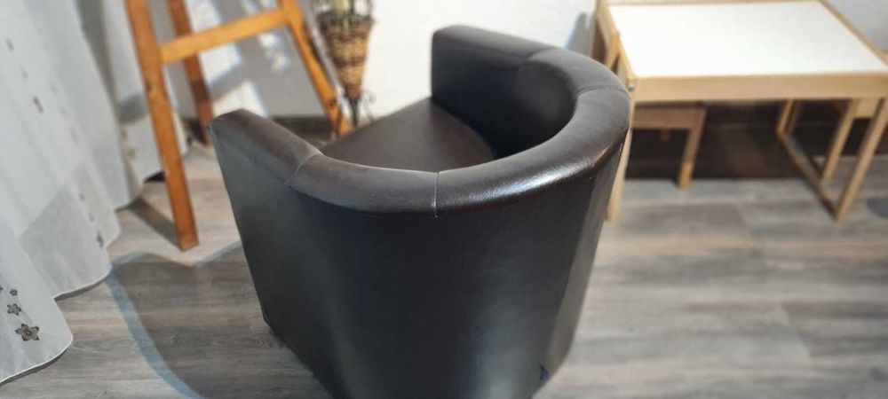 Vând fotoliul cafenea