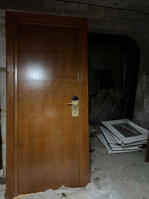 Usi lemn masiv,usi hotel,usi cartela hotel