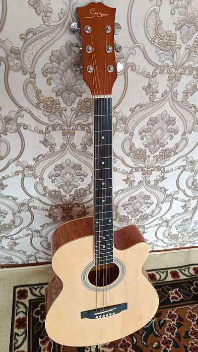 Gitara ideal bir qol tutilgan qizil rangi 1,5 yashil rangi 1mln keliwa