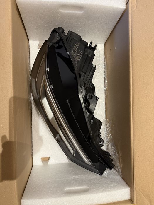 Far dreapta NOU Audi A6 Matrix , impecabil