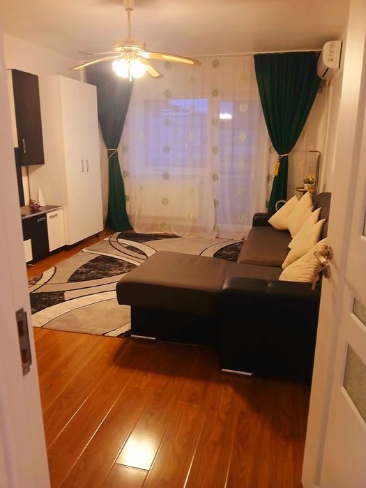 Dau în chirie apartament