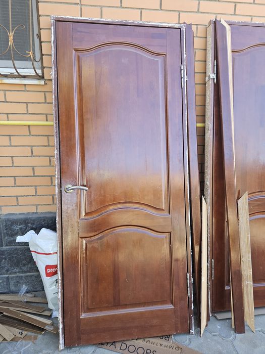 СРОЧНО. Продаю межкомнатные  двери, массив