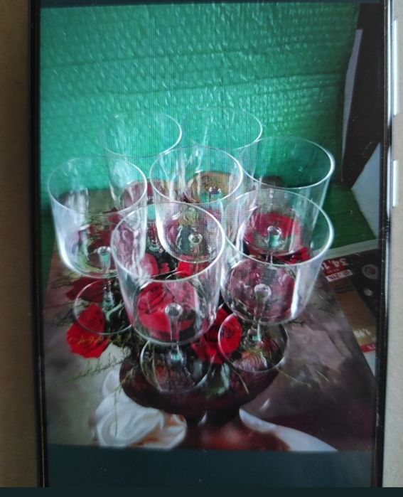 Set pahare cu picior 6 + 1 rezervă, este nou în cutie.