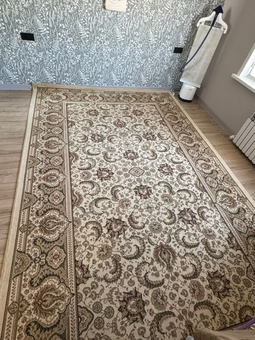 Продам ковер (палас) белый