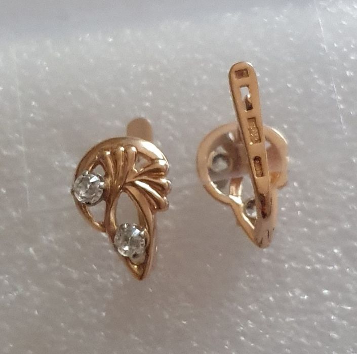 Сережки    золотые.