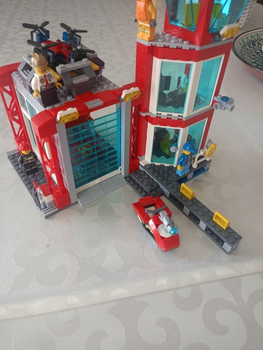 Продается лего набор пожарный в хорошом состояние всего за 8000 тг