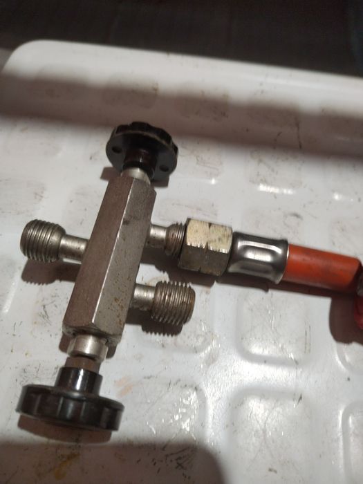 Двоен разклонител газов кран