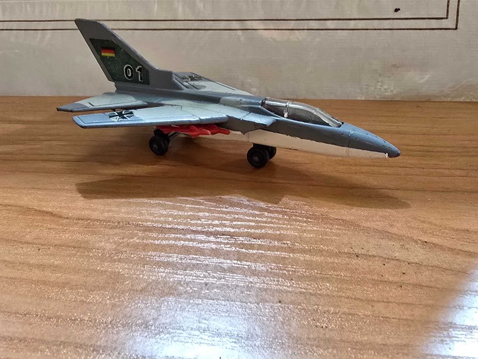 Колекция колички и самолетчета - Dinky и MATCHBOX само за колекционери !