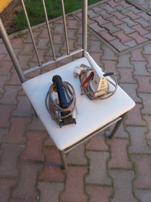 Vand 2 buc fier de călcat vechi