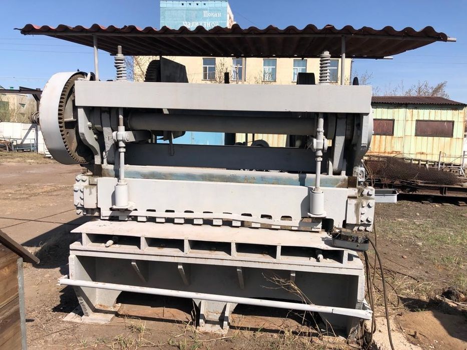 Гильотина для рубки листового металла