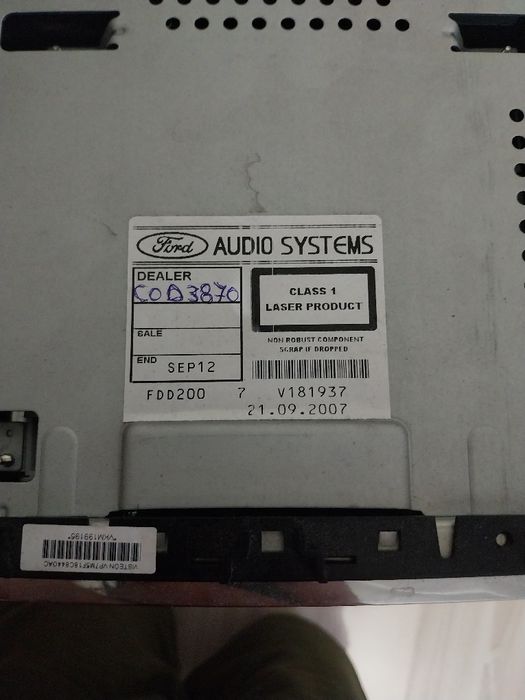 Vând cd player ford!