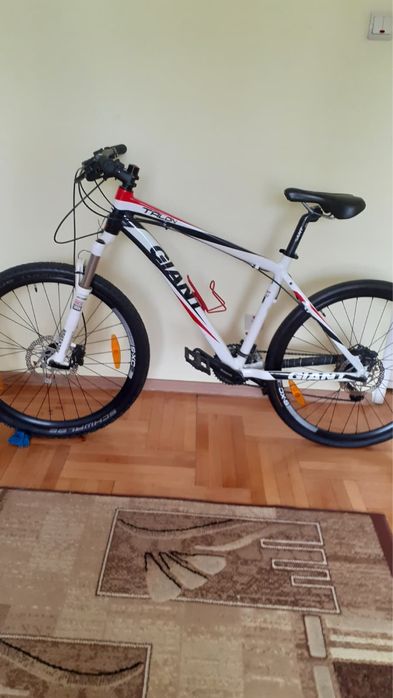 Bicicletă MTB Giant Talon 3 – 29” – frâne hidraulice – stare foarte bună