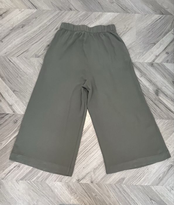 Pantaloni largi 3/4 Pull & Bear de damă