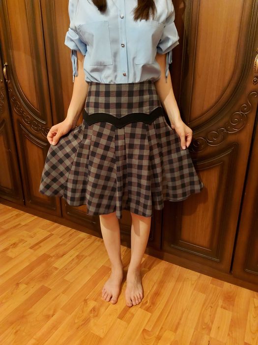 Qizlar külotlar, yubkalar va taytlar