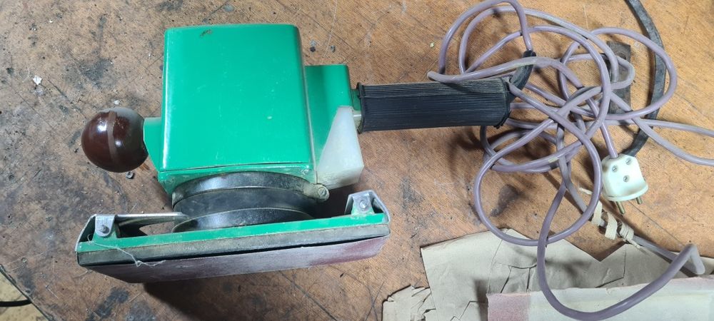 Шлифовальная машинка