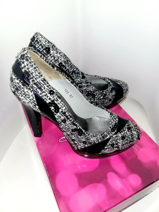 Обувки на висок ток