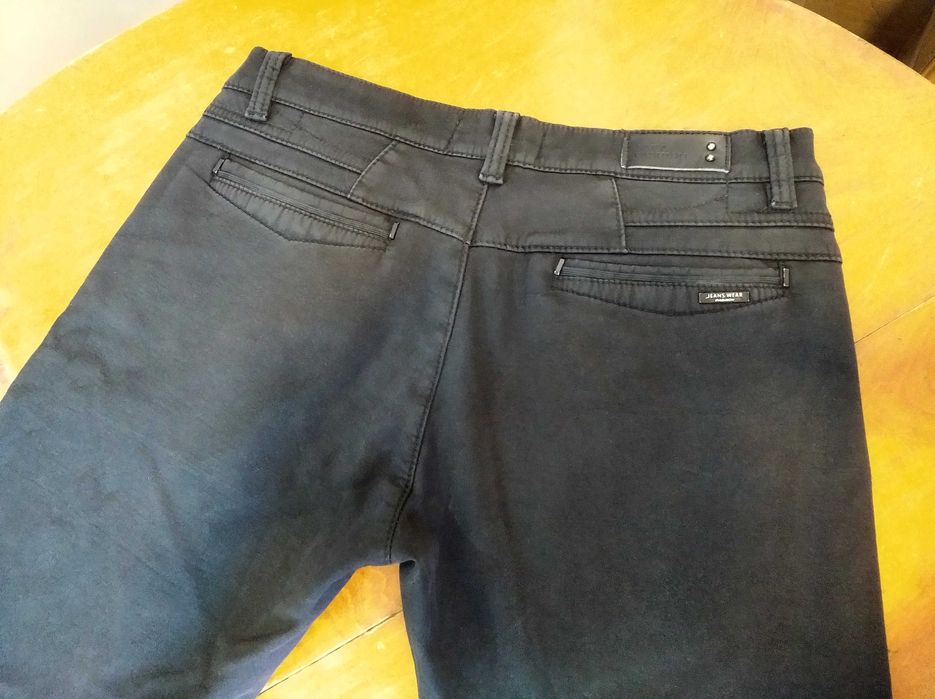 Джинсы, брюки. ZARA (размер 33).