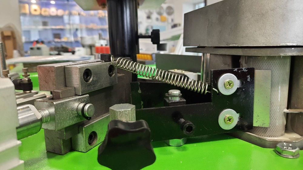 Кромкооблицовочный станок DELTAMACHINERY DM-112