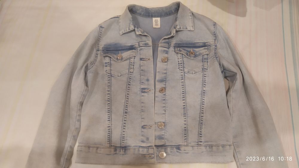 Продаю джинсовую летнюю куртку на девочку