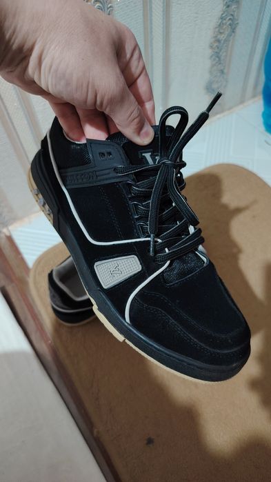 Louis Vuitton крассовка срочно сотилади